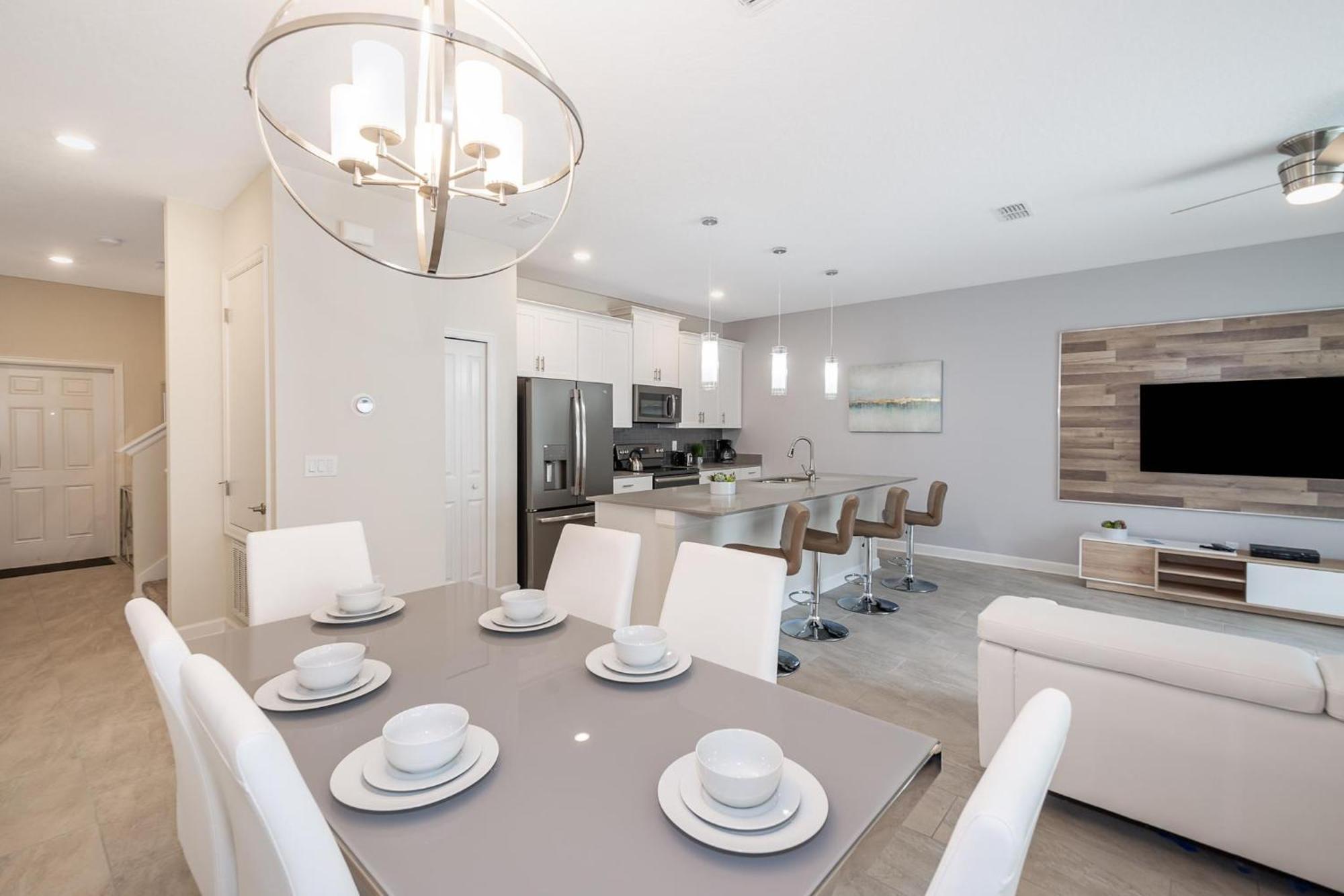 4809am Townhouse 4 Bedrooms & 3 Bathrooms + Pool *